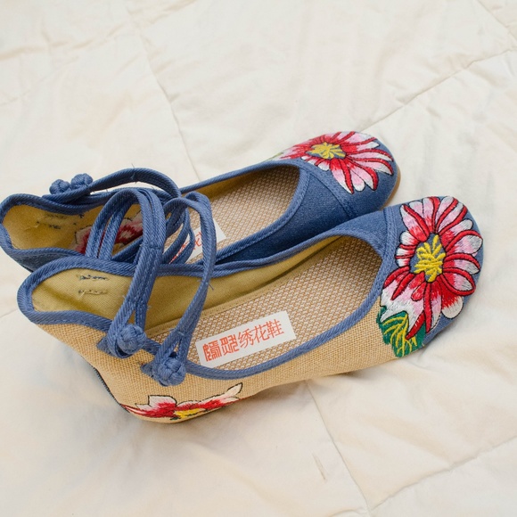 (7W) NWOT Floral Embroidered Weave Flats - Picture 6 of 8